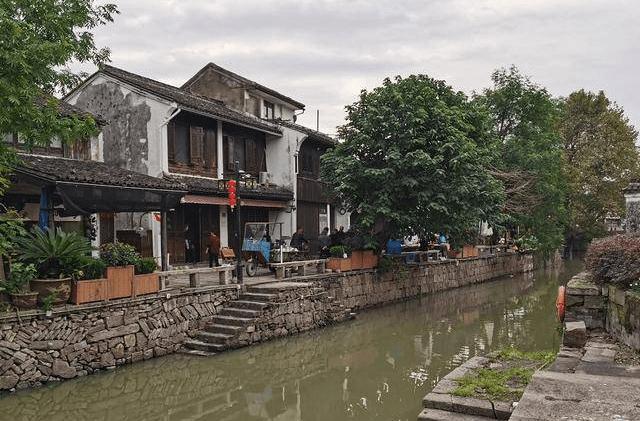 《狗剩快跑》穆家俊本性暴露，将小翠先奸后杀，结局大快人心